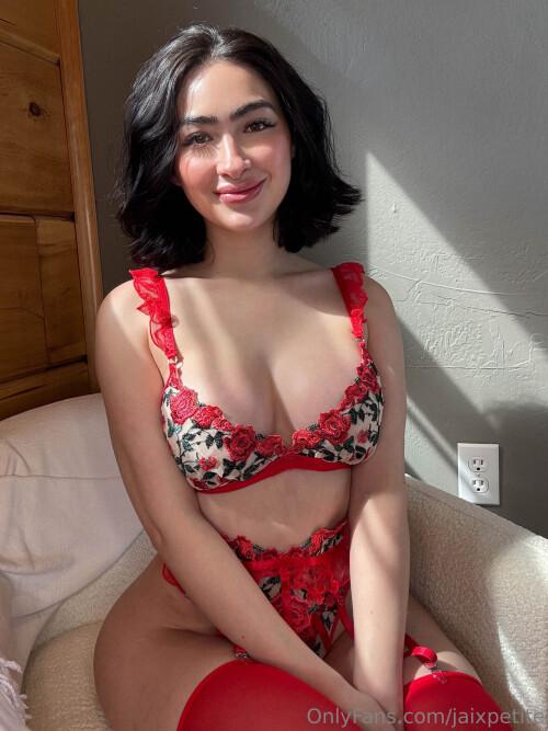 Jaixpetitexox — Instagram girl nude model