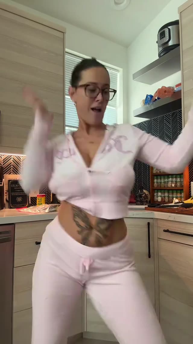 Loganvalerie nude Instagram photo 26 — @loganvalerie leaked