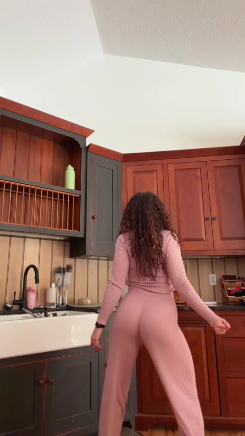 Karlyetaylor nude Instagram photo 6 — @karlyetaylor leaked