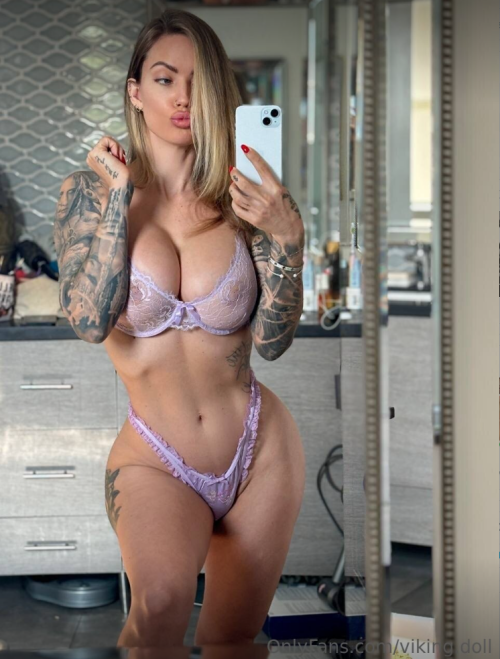 Vikingbarbie — Instagram girl nude model